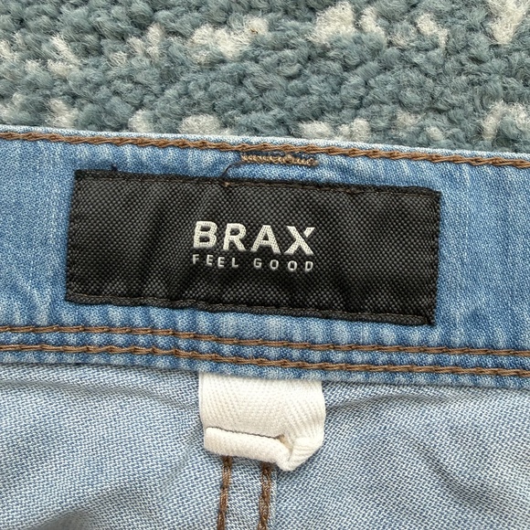 Brax Jean Shorts - Feel Good Collection - Size 44 - Picture 3 of 4